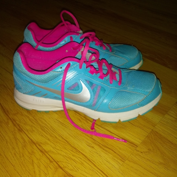 Nike - Picture 2 of 12